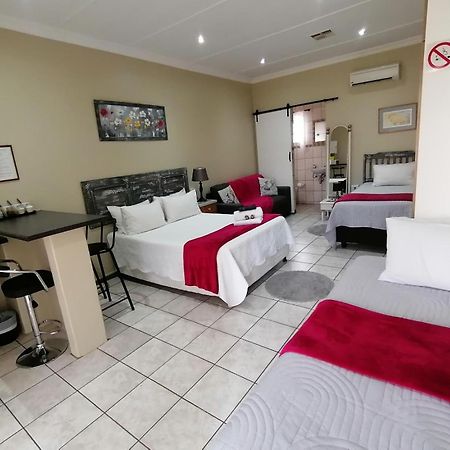Tehillah Guesthouse Upington Exteriör bild