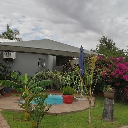 Tehillah Guesthouse Upington Exteriör bild