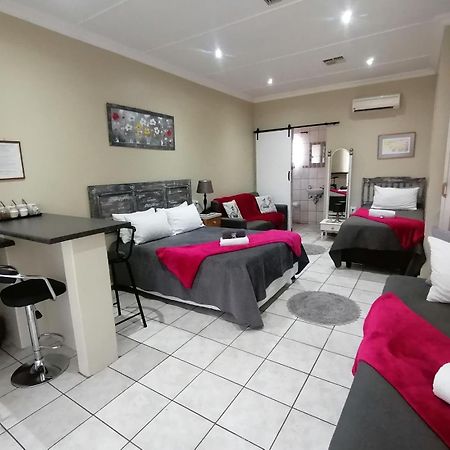 Tehillah Guesthouse Upington Exteriör bild
