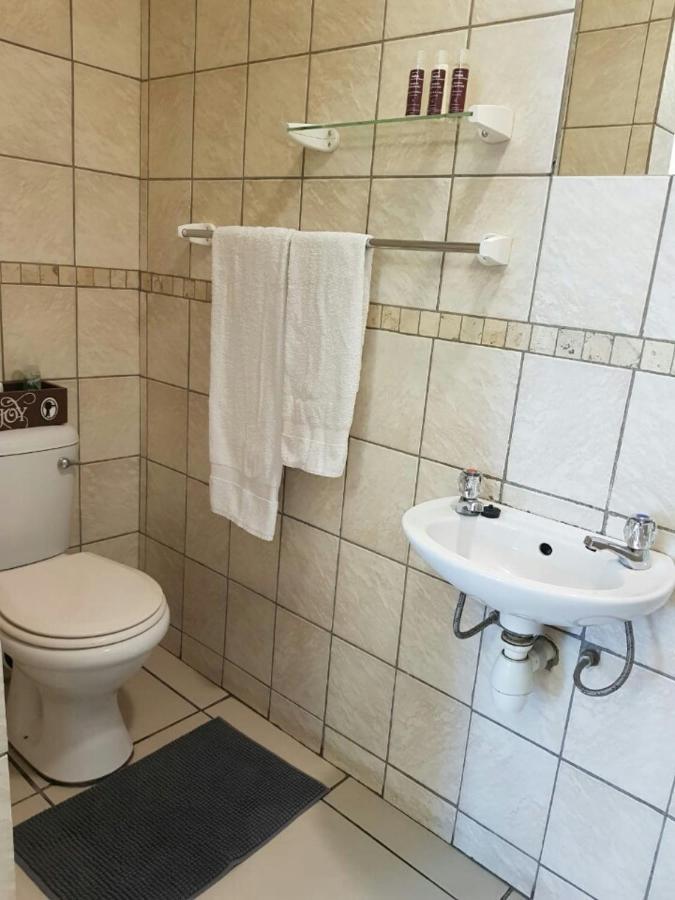 Tehillah Guesthouse Upington Exteriör bild