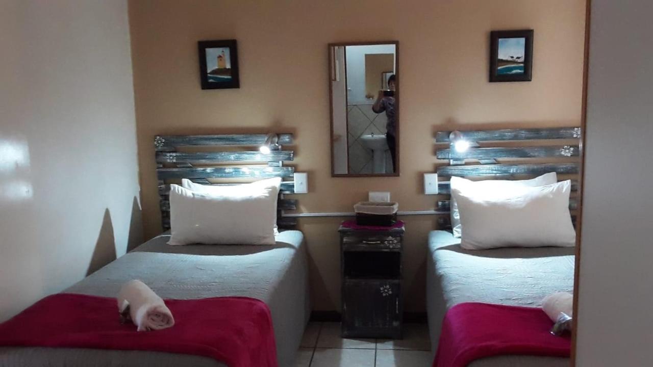 Tehillah Guesthouse Upington Exteriör bild